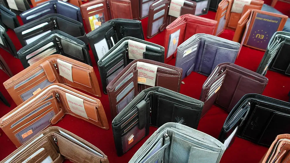 choosing wallet color