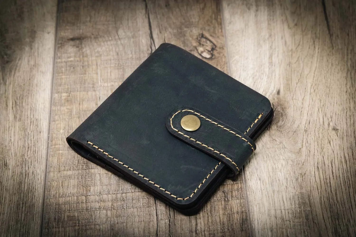 Glory Snap Bifold Wallet -Black Bull Sheath Leather