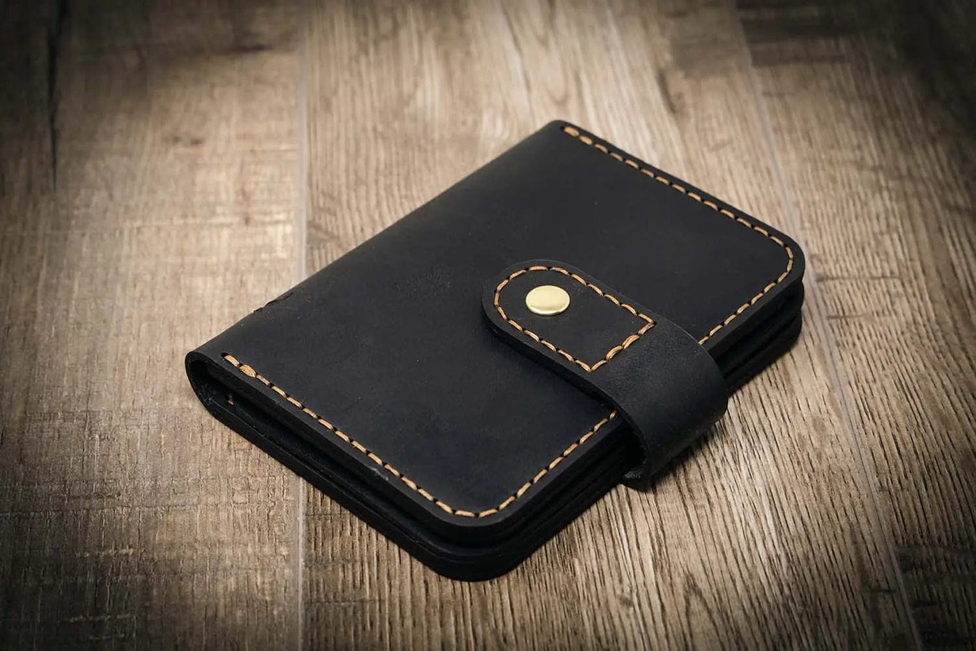 Badge Vertical Wallet Bull Sheath Leather