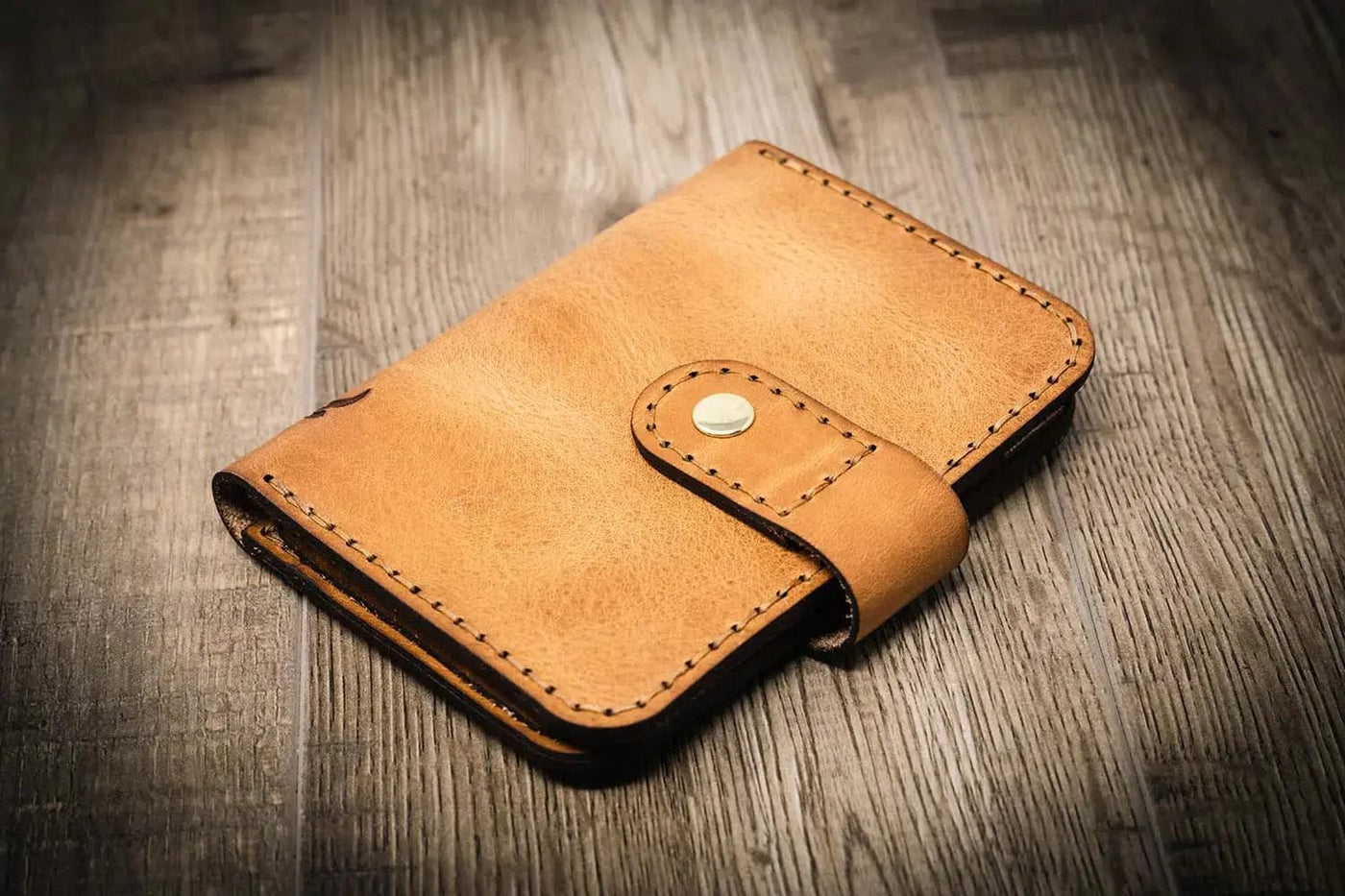 Badge Vertical Wallet - Chestnut Bull Sheath Leather