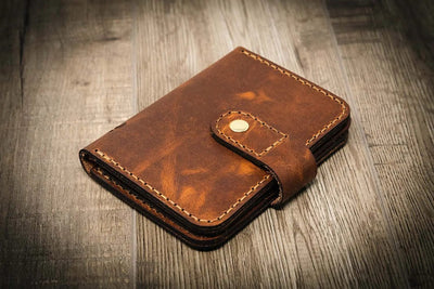 Badge Vertical Wallet - Chestnut Bull Sheath Leather
