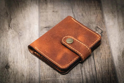 Victory Ladies Minimalist Wallet - Chestnut Bull Sheath Leather