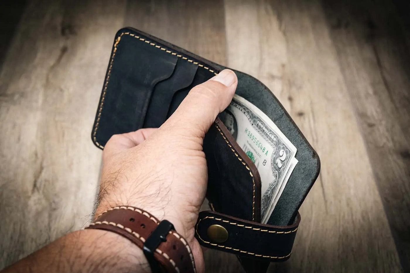 Glory Snap Bifold Wallet -Black Bull Sheath Leather