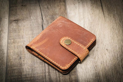 Glory Snap Bifold Wallet - Saddle Tan Bull Sheath Leather