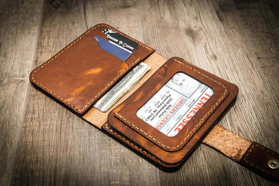 Badge Vertical Wallet - Chestnut Bull Sheath Leather