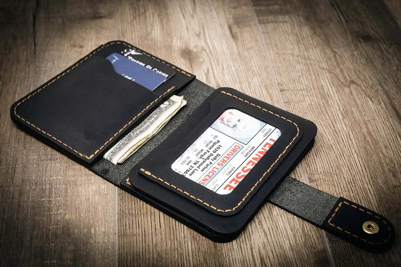 Badge Vertical Wallet Bull Sheath Leather