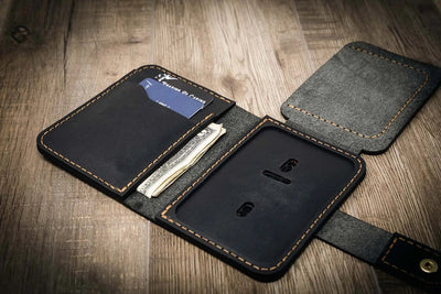 Badge Vertical Wallet Bull Sheath Leather
