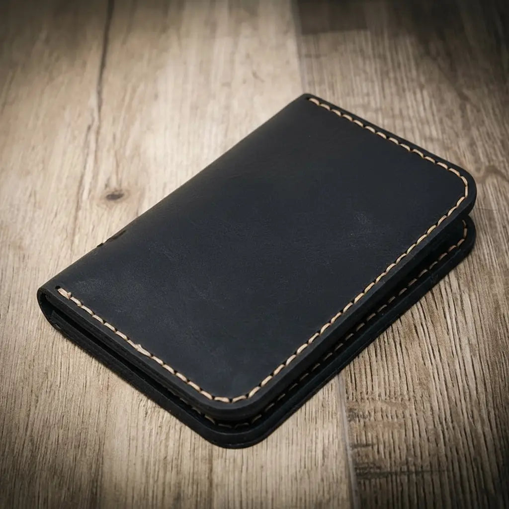 Slim leather wallet in black
