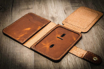 Badge Vertical Wallet - Chestnut Bull Sheath Leather