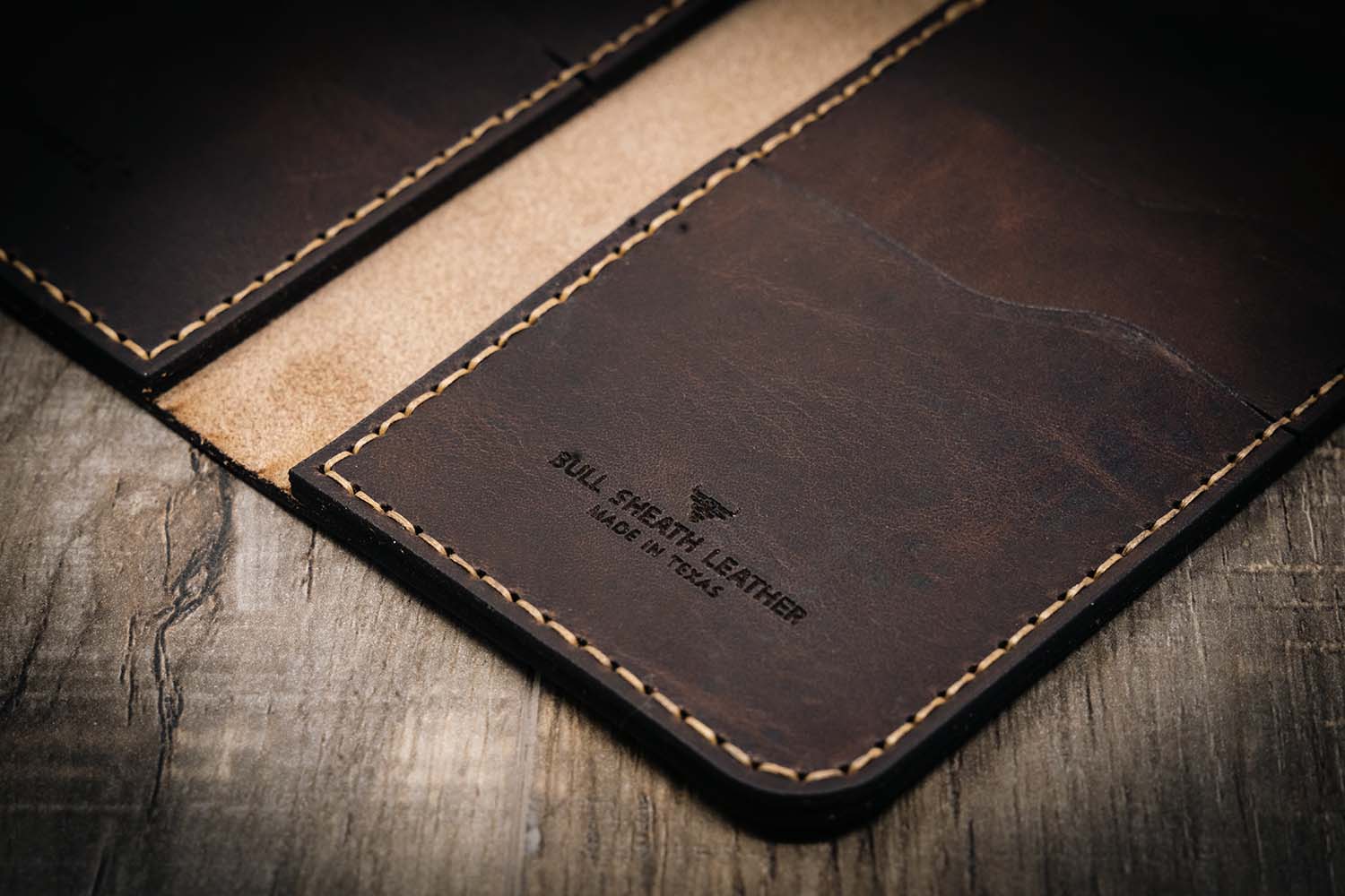 What Sets Men's Long Wallets Apart From the Rest? – Bull Sheath Leather